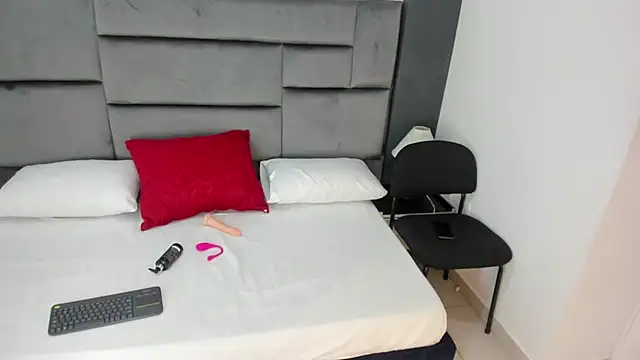 CatleyaSmith online show from 12.15.25