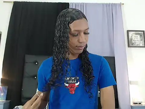 Snapshot of MiaCoock chatting on 11.07.25 MiaCoock online show from 11.07.25