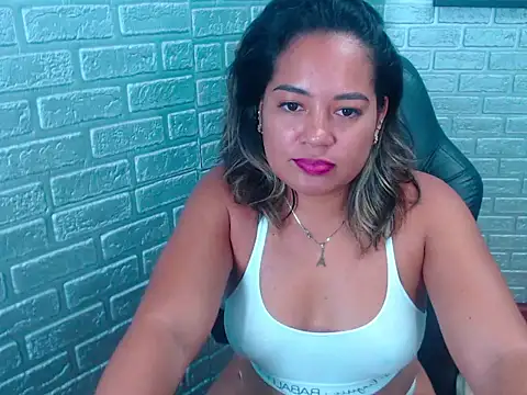 Snapshot of Bella_Summers_ chatting on 11.05.25 Bella Summers online show from 11.05.25