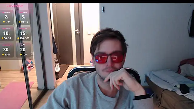 lucky swimmer online show from 12.04.25