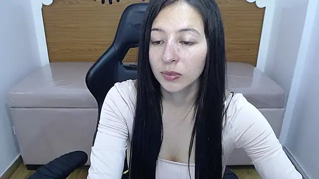 Snapshot of scarlett_percy_t chatting on 11.17.25 scarlett percy t online show from 11.17.25