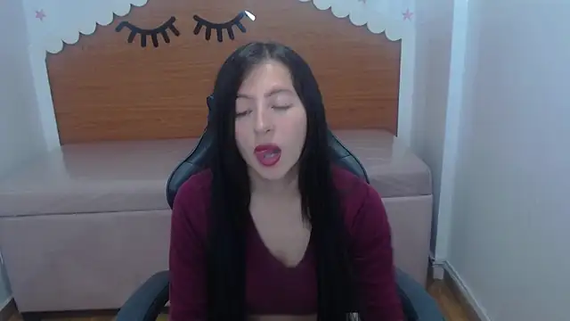 Snapshot of scarlett_percy_t chatting on 12.13.25 scarlett percy t online show from 12.13.25