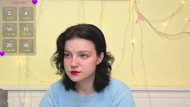 LatinaHuguenin online show from 12.18.25