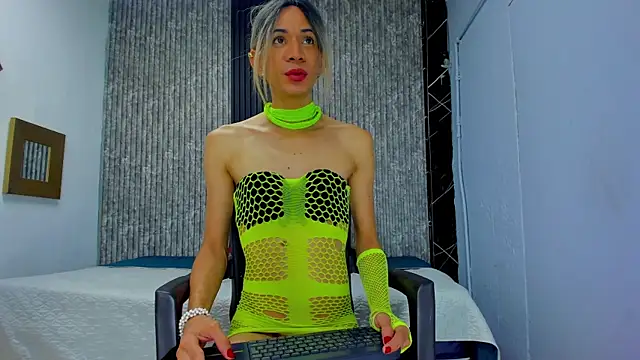 Caitlyn-Joness  online show from 12.04.25