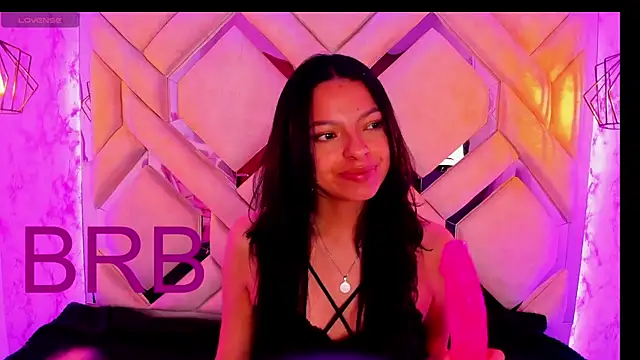 Snapshot of Yanna_pink chatting on 11.12.25 Yanna pink online show from 11.12.25