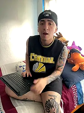 Snapshot of Nesukke chatting on 11.05.25 Nesukke online show from 11.05.25