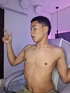 Snapshot of Liams18 chatting on 11.13.25 Liams18 online show from 11.13.25