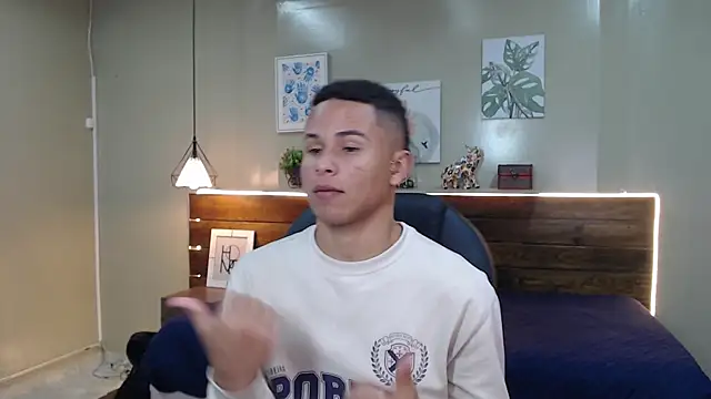 Snapshot of Liams18 chatting on 11.30.25 Liams18 online show from 11.30.25