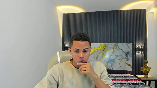 Snapshot of Liams18 chatting on 12.19.25 Liams18 online show from 12.19.25