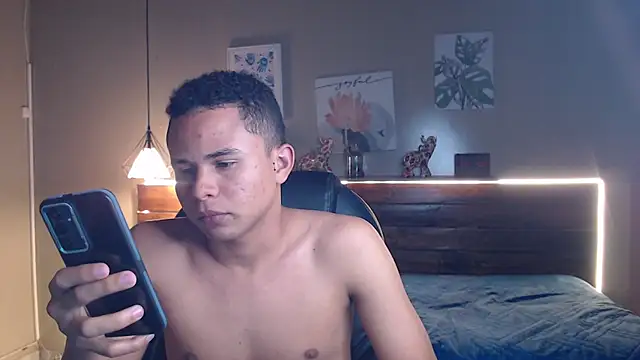 Snapshot of Liams18 chatting on 12.20.25 Liams18 online show from 12.20.25