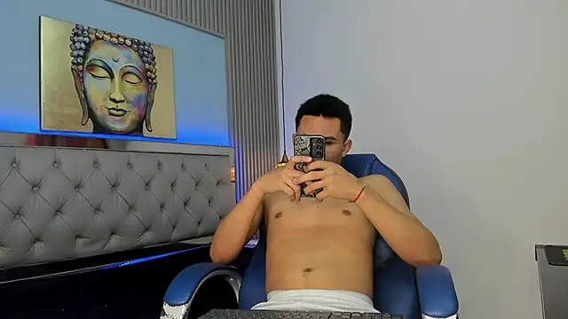 Liams18 online show from 05.22.26