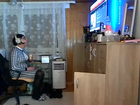 Snapshot of AgnesCross39 chatting on 11.05.25 AgnesCross39 online show from 11.05.25