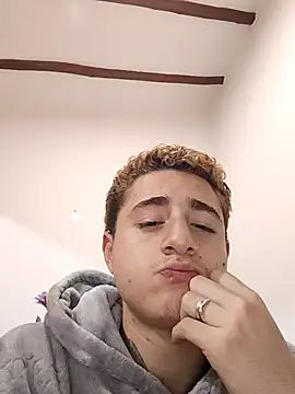 Snapshot of minervaystiven chatting on 11.13.25 minervaystiven online show from 11.13.25