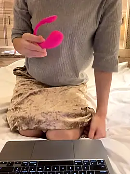 Snapshot of yuumichan chatting on 11.18.25 yuumichan online show from 11.18.25