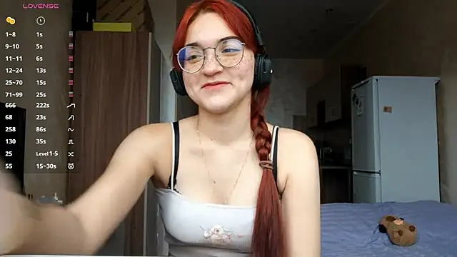 Snapshot of AnnikaDidomenico chatting on 11.11.25 AnnikaDidomenico online show from 11.11.25