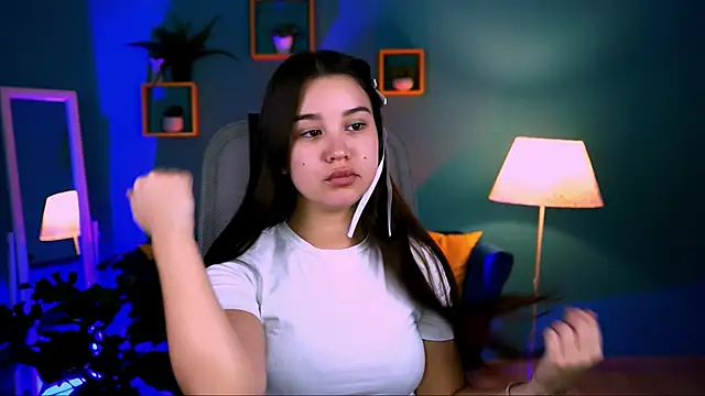 Snapshot of AnnaGarcias_ chatting on 11.12.25 AnnaGarcias online show from 11.12.25