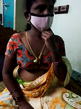 Snapshot of Couple1114 chatting on 11.08.25 Couple1114 online show from 11.08.25