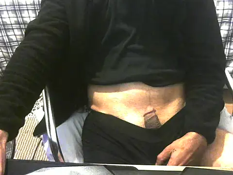 Snapshot of ellsaBunny chatting on 11.18.25 ellsaBunny online show from 11.18.25