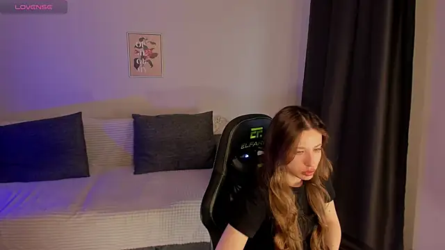 eirakiliana online show from 11.19.25