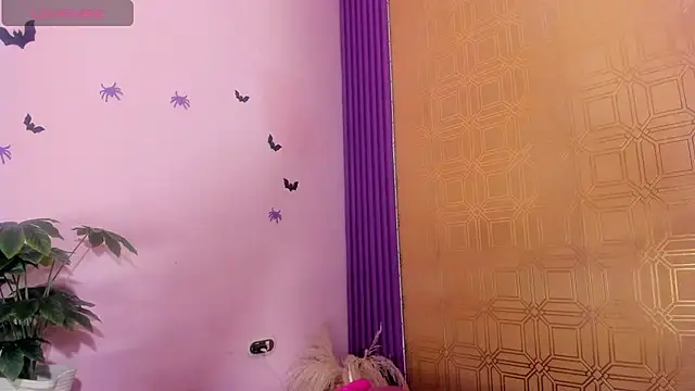 Snapshot of valen_gill chatting on 11.06.25 valen gill online show from 11.06.25