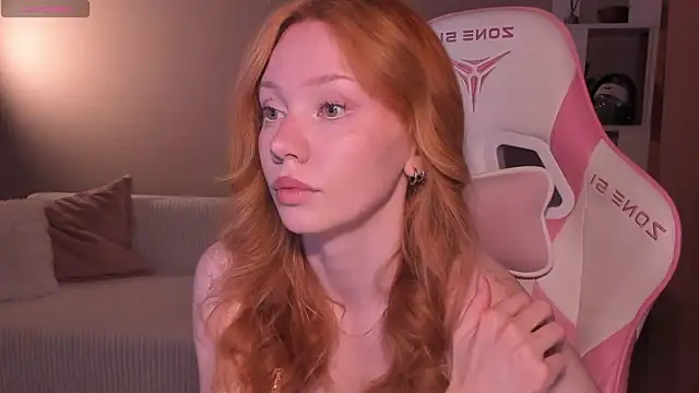 Snapshot of Elisahsthetics chatting on 07.19.26 Elisahsthetics online show from 07.19.26