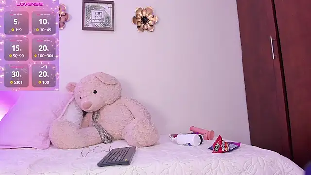 Nyra lux16 online show from 12.04.25