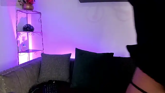 Niina26 online show from 04.27.26