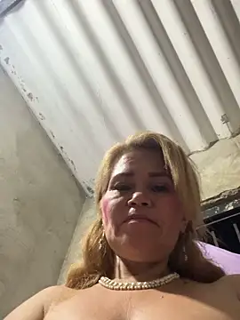 Snapshot of dirty_mother3 chatting on 12.15.25 dirty mother3 online show from 12.15.25