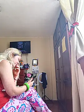 Snapshot of maijack25 chatting on 11.27.25 maijack25 online show from 11.27.25