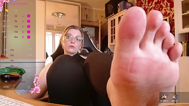 Snapshot of dominyantrix chatting on 11.09.25 dominyantrix online show from 11.09.25