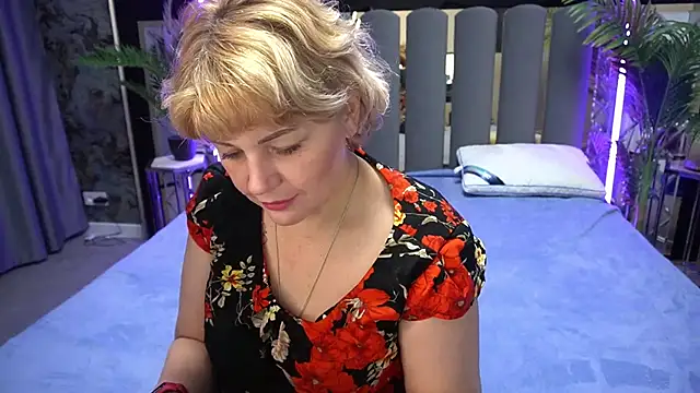 Snapshot of AmaraNights chatting on 11.12.25 AmaraNights online show from 11.12.25