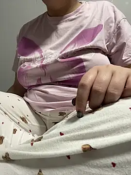 Snapshot of Elainaa chatting on 12.17.25 Elainaa online show from 12.17.25