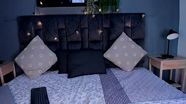 AnaVoss   online show from 11.18.25