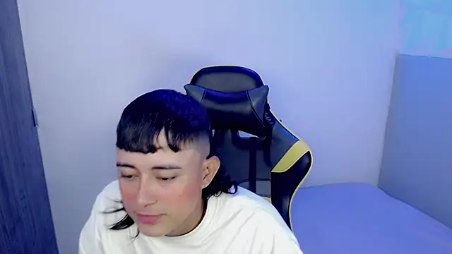 Snapshot of Tatann_18 chatting on 11.05.25 Tatann 18 online show from 11.05.25