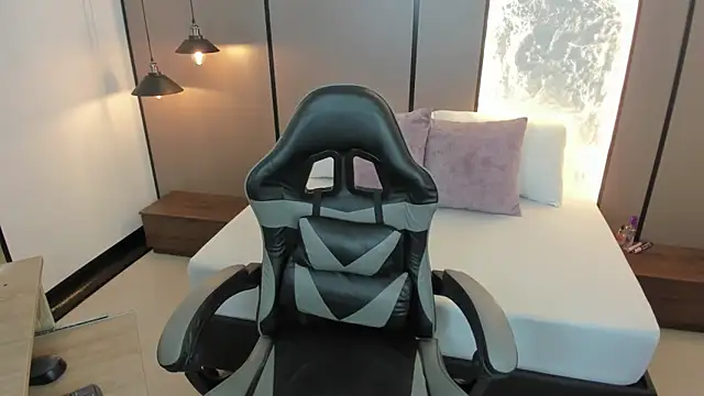 coral rosse  online show from 11.24.25