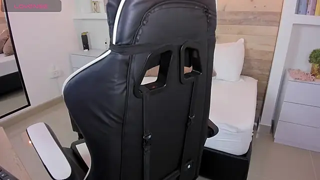 coral rosse  online show from 12.22.25