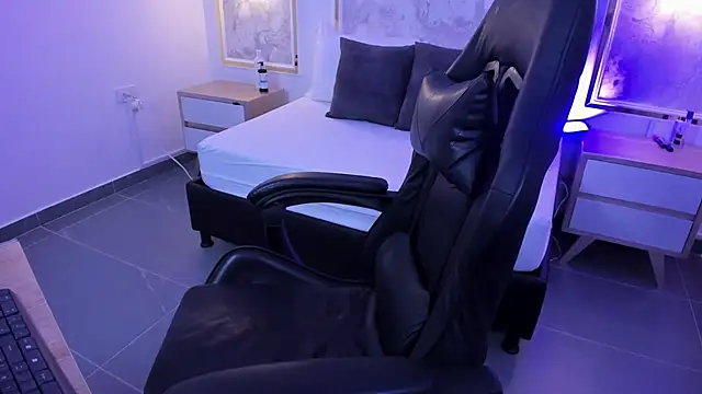 coral rosse  online show from 12.23.25