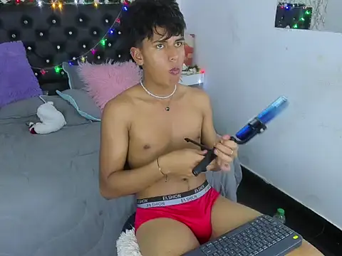 Snapshot of Valentino_Lane chatting on 12.15.25 Valentino Lane online show from 12.15.25