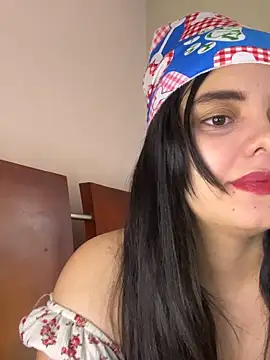 Snapshot of candicewest_ chatting on 11.24.25 candicewest online show from 11.24.25