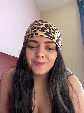 Snapshot of candicewest_ chatting on 12.20.25 candicewest online show from 12.20.25