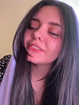 Snapshot of candicewest_ chatting on 03.10.26 candicewest online show from 03.10.26