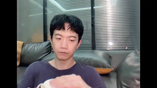 Snapshot of CouplingCry chatting on 12.04.25 CouplingCry online show from 12.04.25