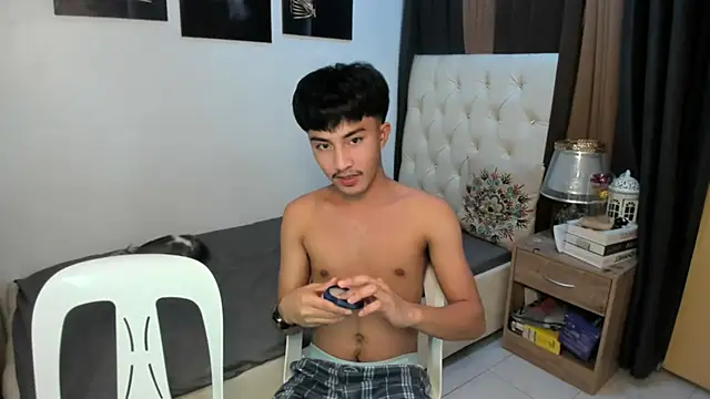 Snapshot of Urloverhardcock chatting on 11.25.25 Urloverhardcock online show from 11.25.25