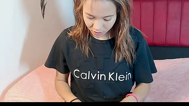 Snapshot of AMARYXS chatting on 11.25.25 AMARYXS online show from 11.25.25