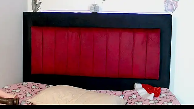 Snapshot of AMARYXS chatting on 12.20.25 AMARYXS online show from 12.20.25