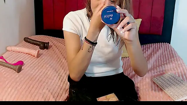 Snapshot of AMARYXS chatting on 12.21.25 AMARYXS online show from 12.21.25