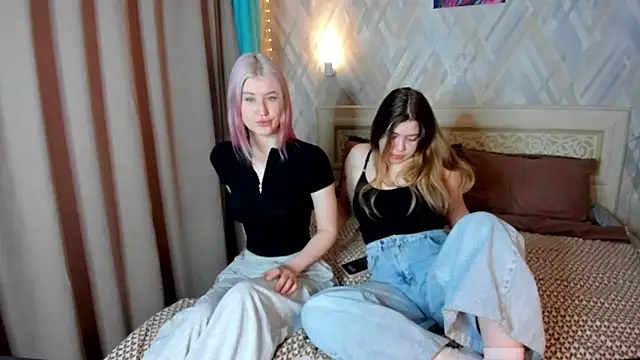 Snapshot of Lory_Reed chatting on 11.07.25 Lory Reed online show from 11.07.25