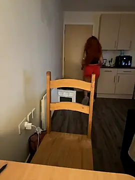 Snapshot of LillieMaee chatting on 11.06.25 LillieMaee online show from 11.06.25