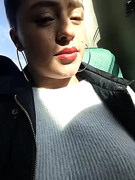 Snapshot of ALEJA__22 chatting on 11.12.25 ALEJA 22 online show from 11.12.25