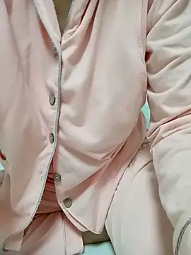 Snapshot of L199405 chatting on 11.11.25 L199405 online show from 11.11.25